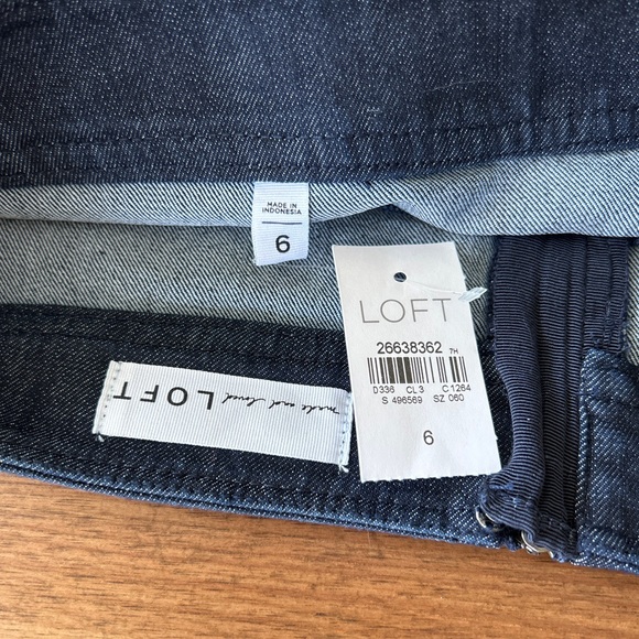 NWT LOFT Dark Denim Stretch Pocket Shift Skirt SIZE 6 - Picture 4 of 6